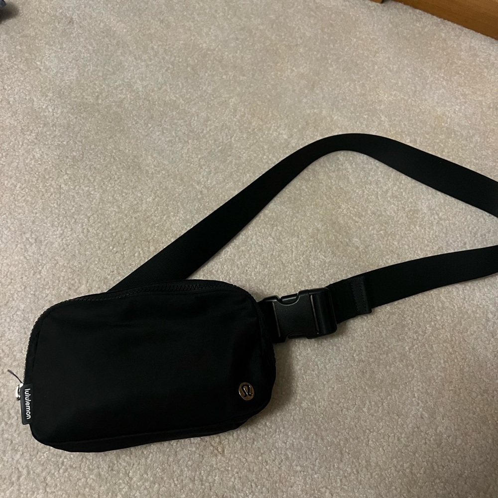 Lululemon belt bag (everywhere bag 1L)
